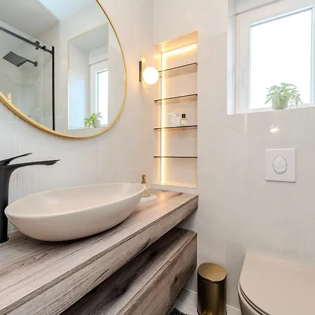 Dreamscape Apartment *