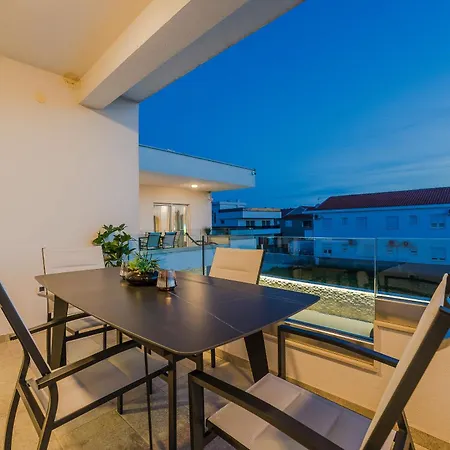 Dreamscape Apartment