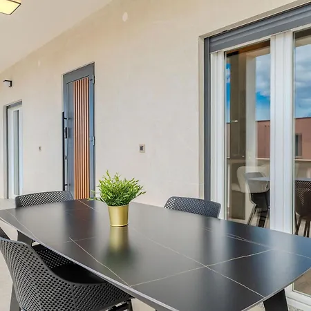 Dreamscape Apartment