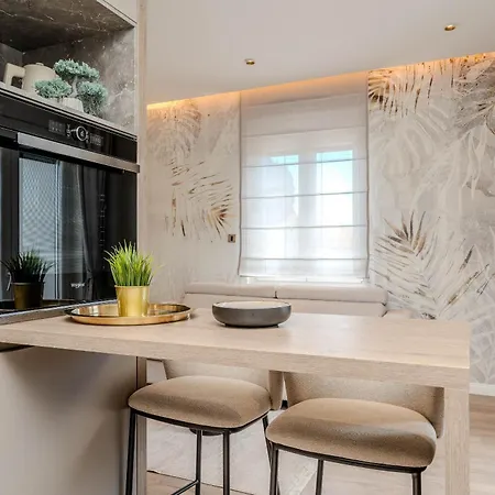 Dreamscape Apartment *