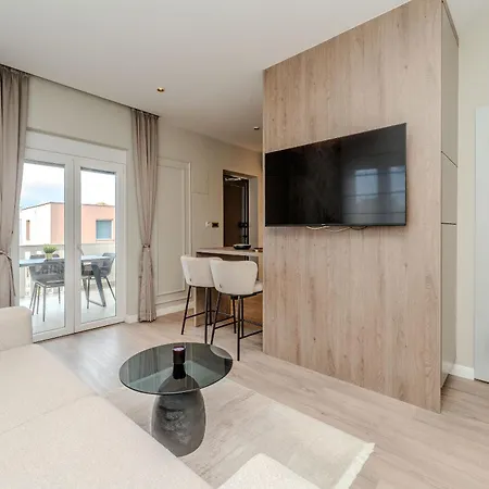 Dreamscape Apartment